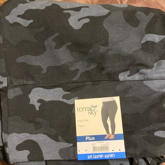 Black and Grey Camo terra& sky leggings. 2x high rise fitted - Picture 2 of 6
